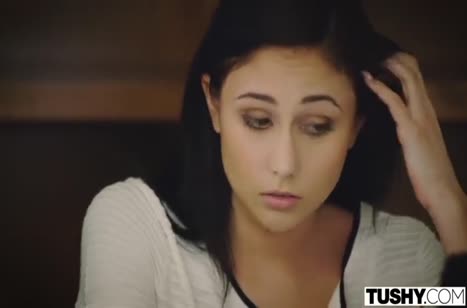 Миленькая брюнетка напросилась на красивый анальный секс 1