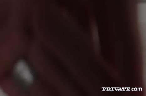 Молодая рыженькая чика покорно отдается любовнику 1