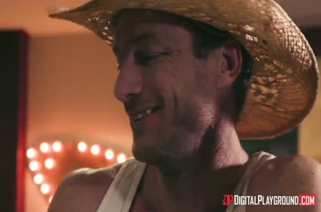 Крепкий ковбой жестко отымел красивую молодую блондинку 1